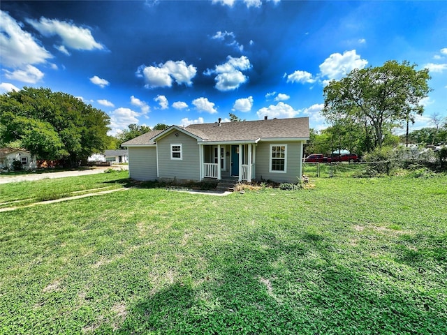 ranch-style home featuring a front lawn