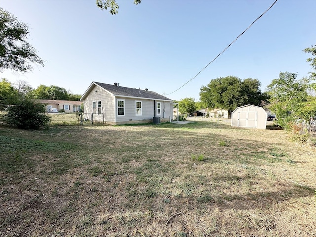 view of yard featuring cooling unit and a storage unit