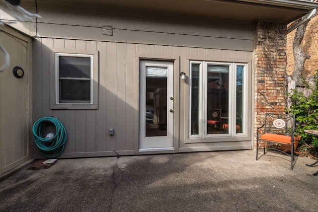 entrance to property featuring a patio area