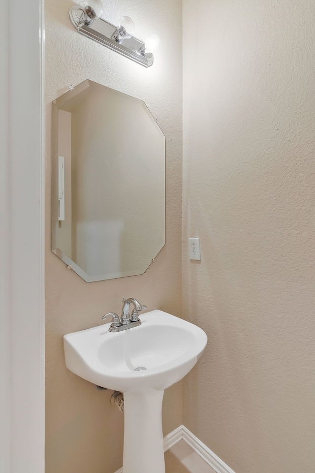 bathroom featuring sink