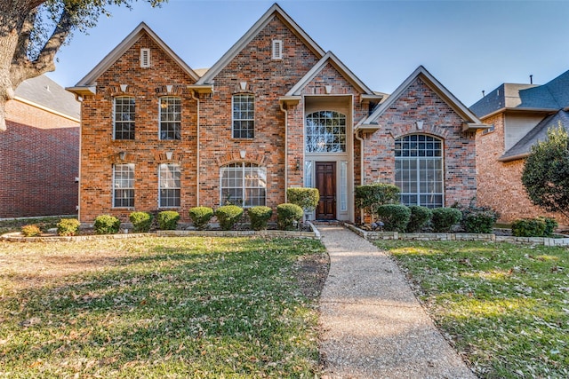 front facade featuring a front lawn