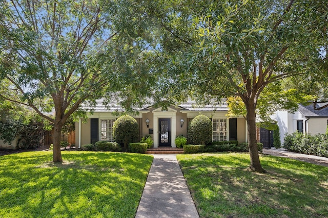 view of front of home with a front lawn