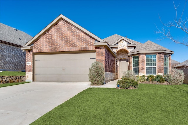 view of front facade featuring a front yard and a garage