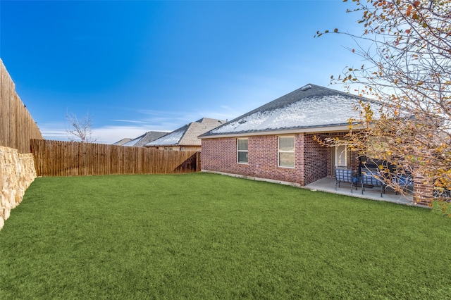 view of yard featuring a patio