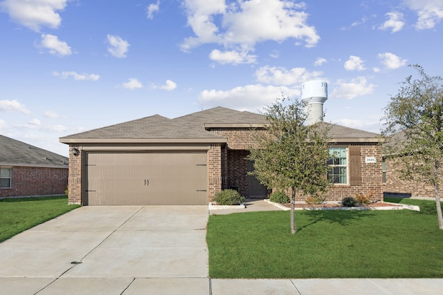 view of front of property featuring a front yard and a garage