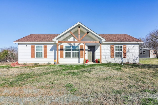 view of front of house with a front lawn