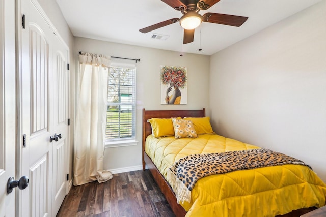 bedroom featuring dark wood-type flooring, ceiling fan, and a closet