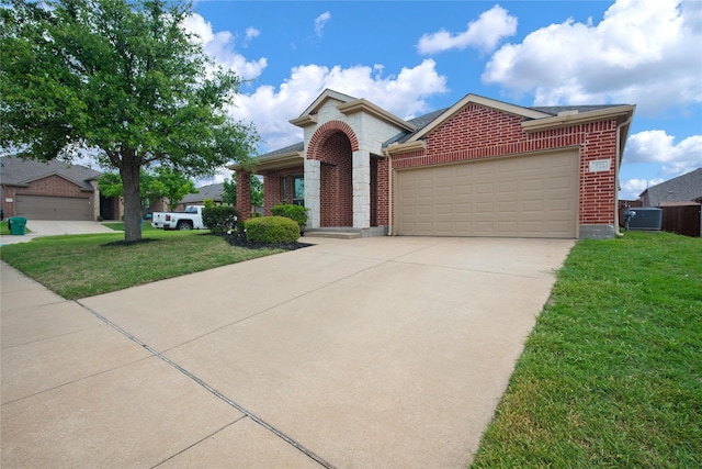 view of front facade featuring a front yard and a garage