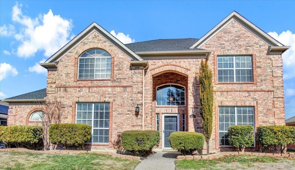 front of property featuring a front yard