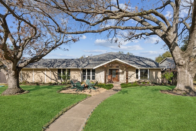 single story home with a front yard