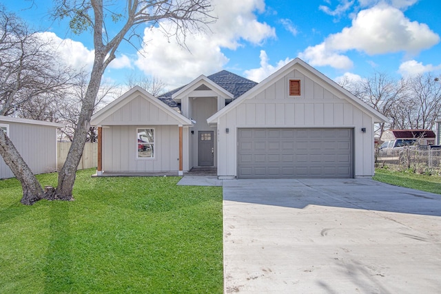 view of front of property featuring a front yard and a garage