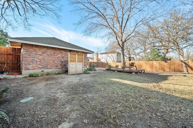 view of front of property featuring a front yard