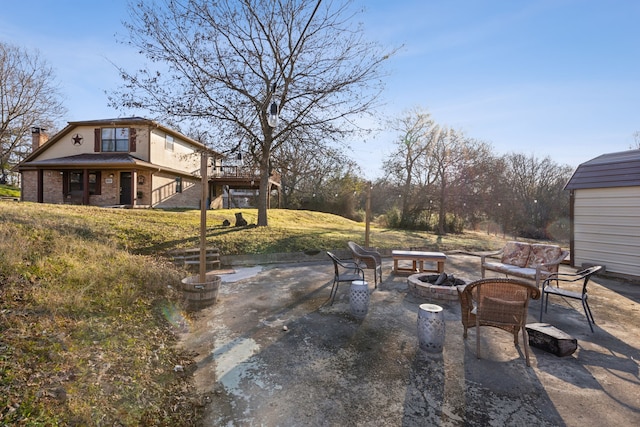 view of patio featuring a fire pit