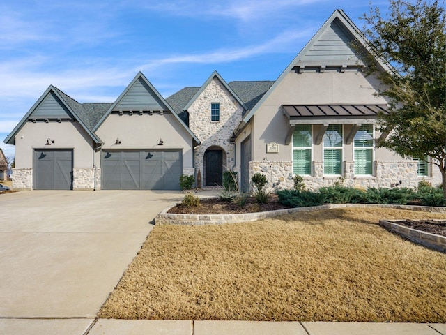 view of front facade featuring a garage and a front yard