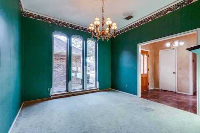 unfurnished room with an inviting chandelier and carpet