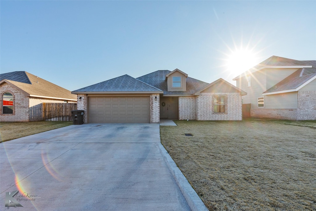 view of front of property featuring a front yard and a garage