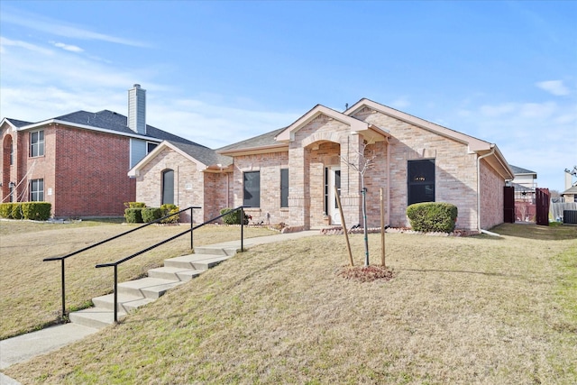 view of front of property featuring a front yard