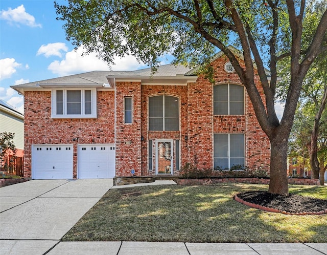 view of front of home featuring a garage and a front yard