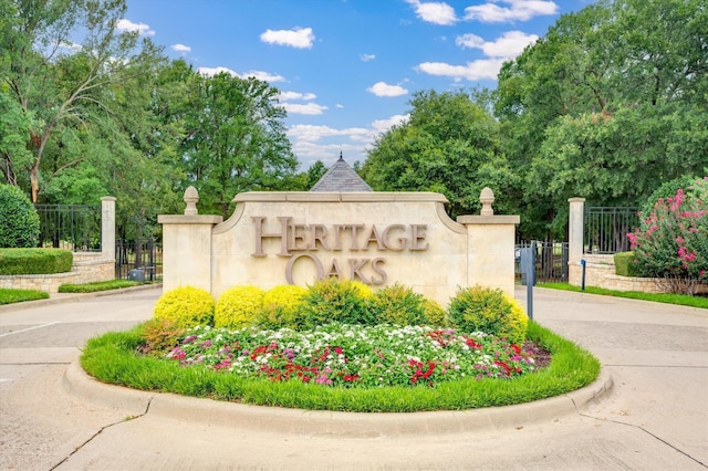 view of community / neighborhood sign