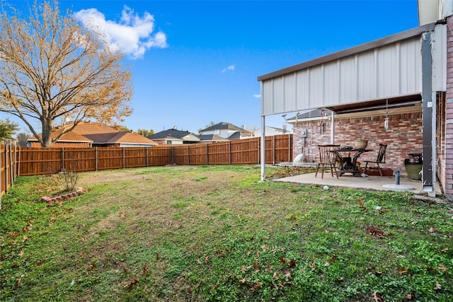 view of yard featuring a patio area