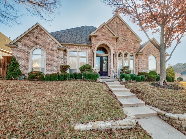 view of front of property with a front yard