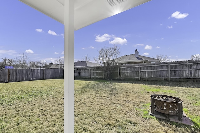 view of yard featuring an outdoor fire pit