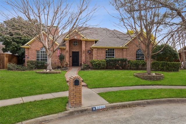 view of front of home featuring a front yard