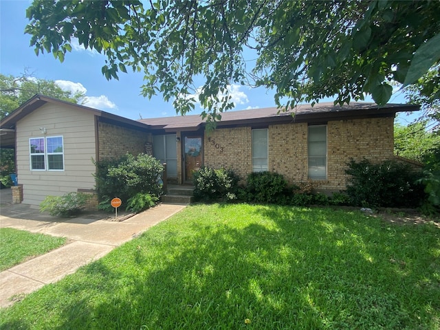 single story home with a front yard