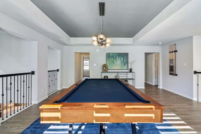 playroom with a chandelier, wood finished floors, a raised ceiling, and baseboards