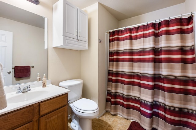 bathroom with curtained shower, vanity, and toilet