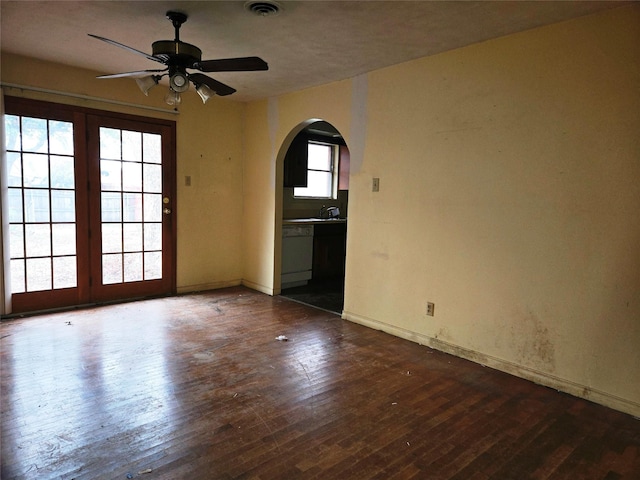 unfurnished room featuring dark wood-type flooring, ceiling fan, and sink