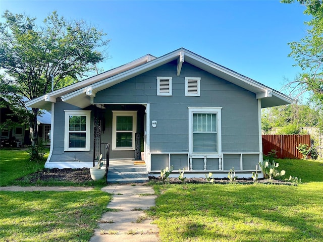 415 E Akard St, Weatherford, TX 76086 - bungalow-style home with covered porch, a front yard, and fence