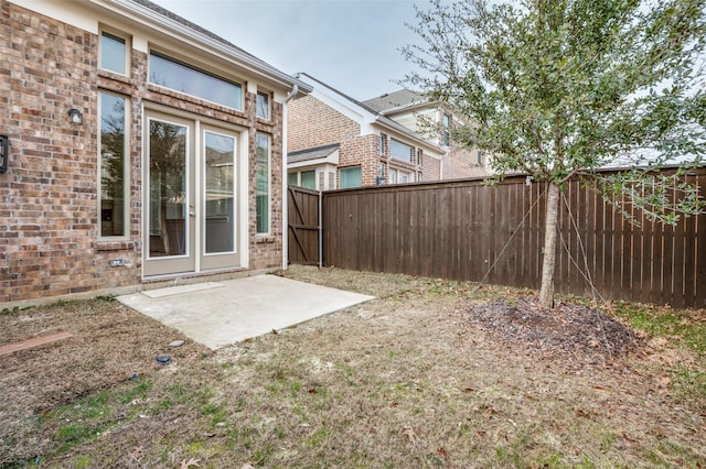 view of yard with a patio area