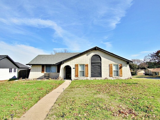 single story home featuring a front yard