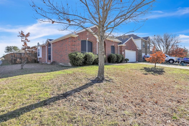 single story home featuring a front lawn