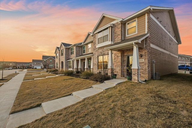 view of front of home featuring a yard