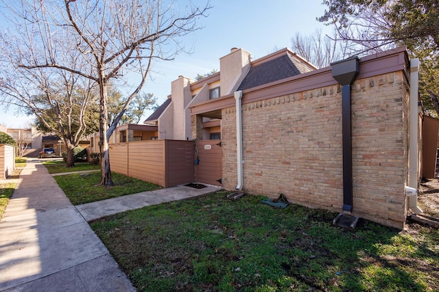 view of side of property featuring a yard