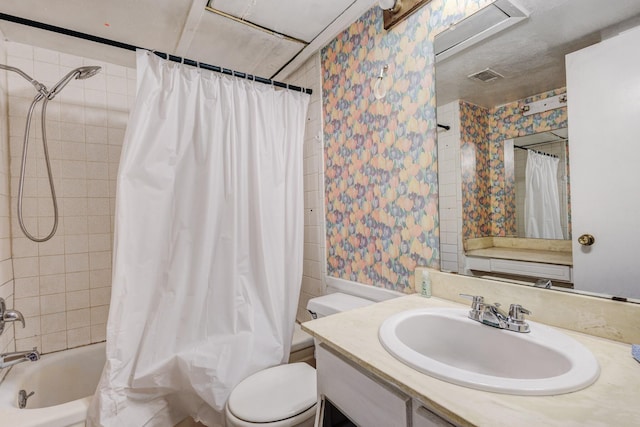 full bathroom with shower / tub combo with curtain, vanity, and toilet