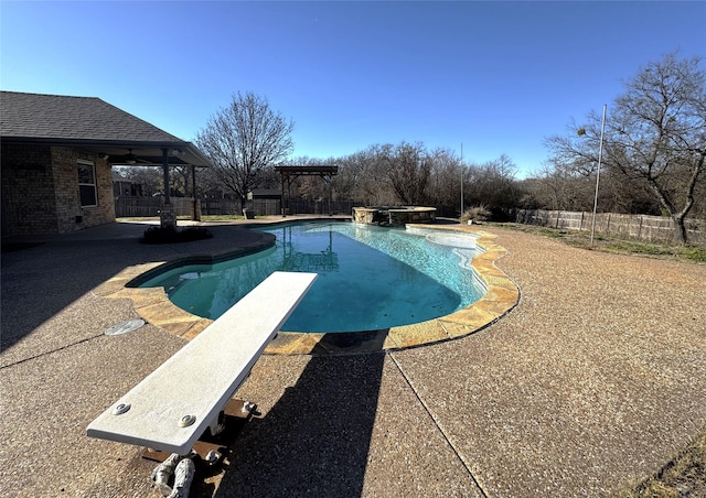 view of swimming pool featuring ceiling fan, a pergola, a diving board, and a patio area