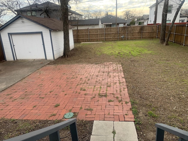 view of yard featuring a garage and an outdoor structure