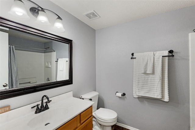 bathroom with a textured ceiling, a shower with curtain, vanity, and toilet