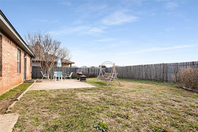 view of yard with a patio area