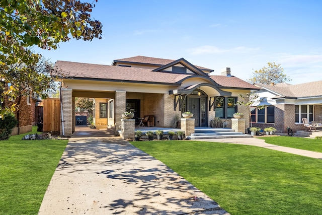 view of front facade featuring a front lawn