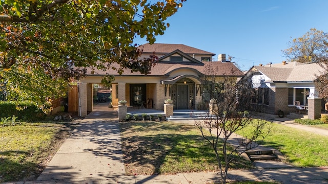 view of front of house featuring a front yard