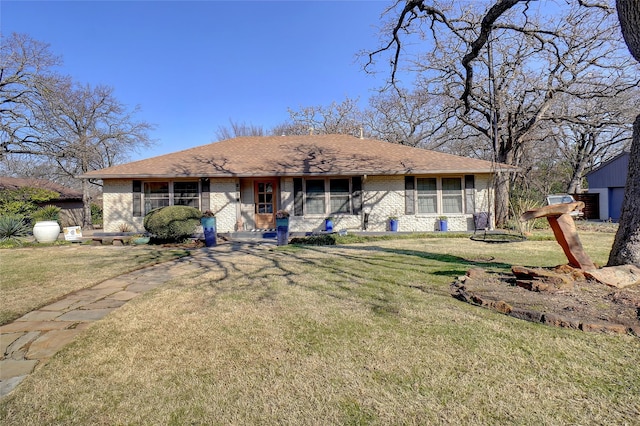 view of front of home featuring a front yard