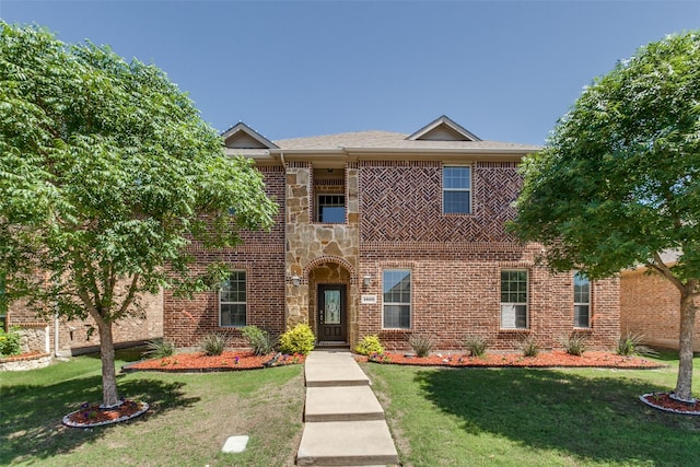 view of front of house featuring a front lawn