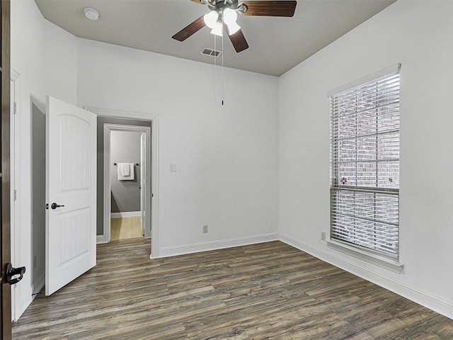 unfurnished room with dark hardwood / wood-style flooring and ceiling fan