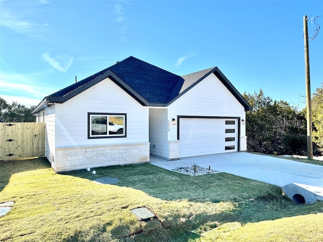 view of front of home featuring a front yard and a garage