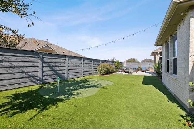 view of yard featuring a patio