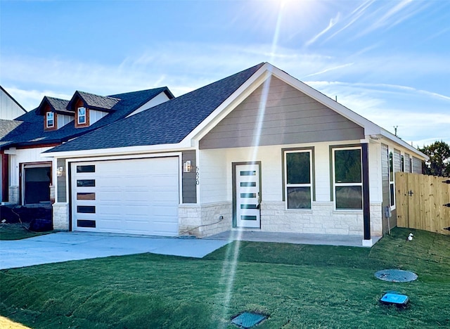 view of front of home featuring a front lawn and a garage